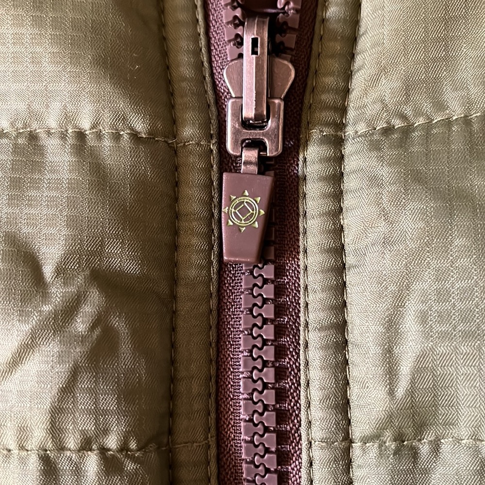 Reversible Puffer Vest - Picture 4 of 4